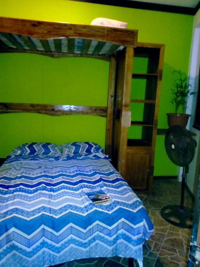 The Venue - Utila Hostel Buitenkant foto