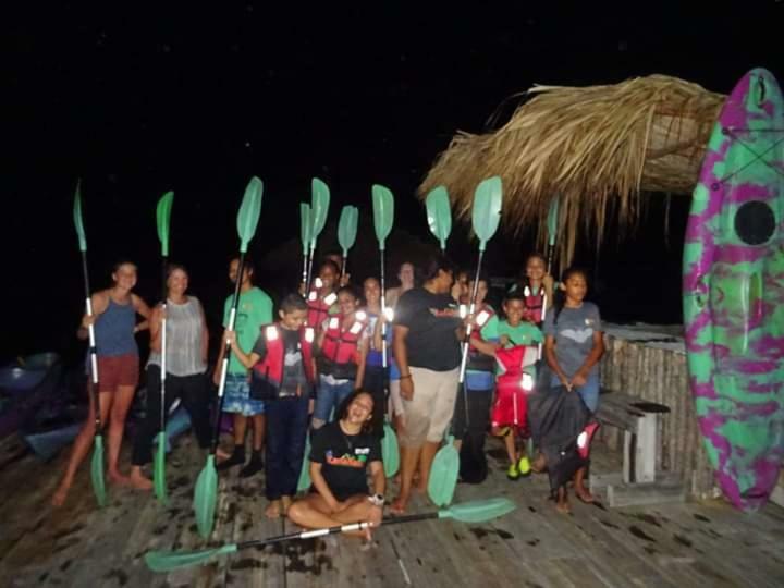 The Venue - Utila Hostel Buitenkant foto