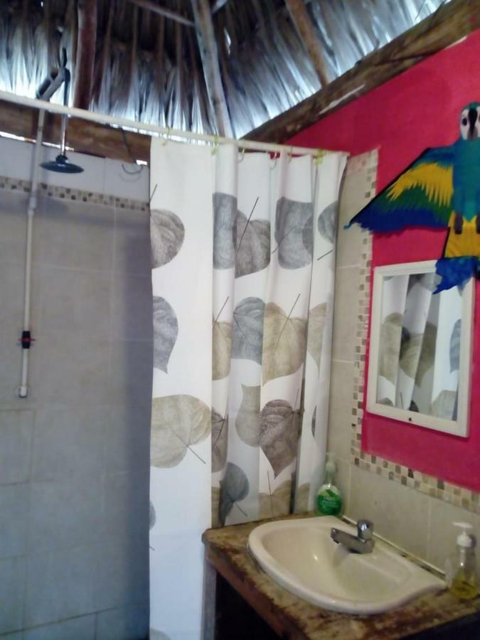 The Venue - Utila Hostel Buitenkant foto